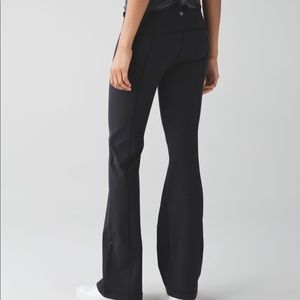 NWOT Lululemon Highwaisted Black Groove Pant